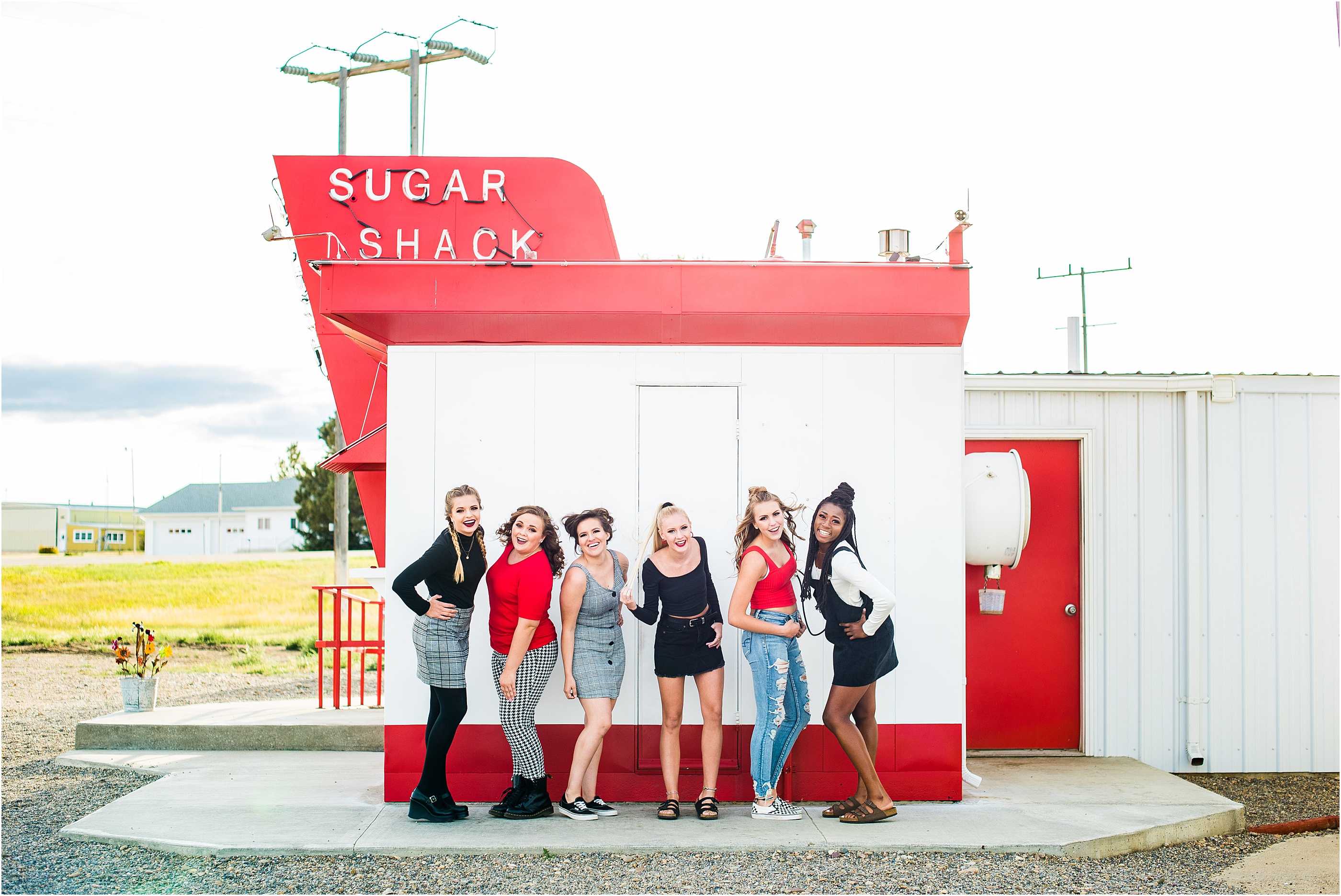 senior girls in a sugar shack styled shoot13