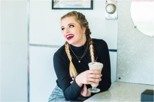 senior girls in a sugar shack styled shoot19